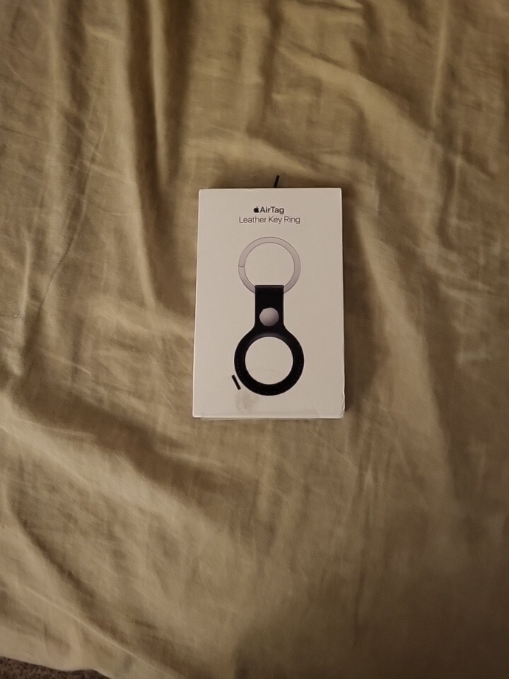 Durable Leather Key Ring with AirTag Holder for Secure Tracking