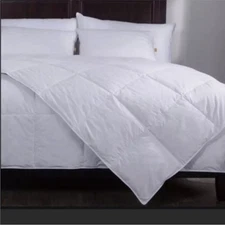 IHG Hotels & Resorts - White KING Hotel Bed DUVET Comforter 104x89 Medium Weight