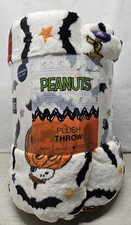 Peanuts Snoopy  Woodstock Halloween Supersoft Oversized Plush Throw 60" X 72"