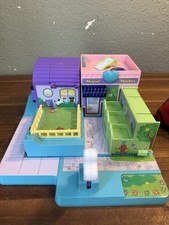 Vintage Pound Puppies Miniature 1990 Pet Mansion Playset