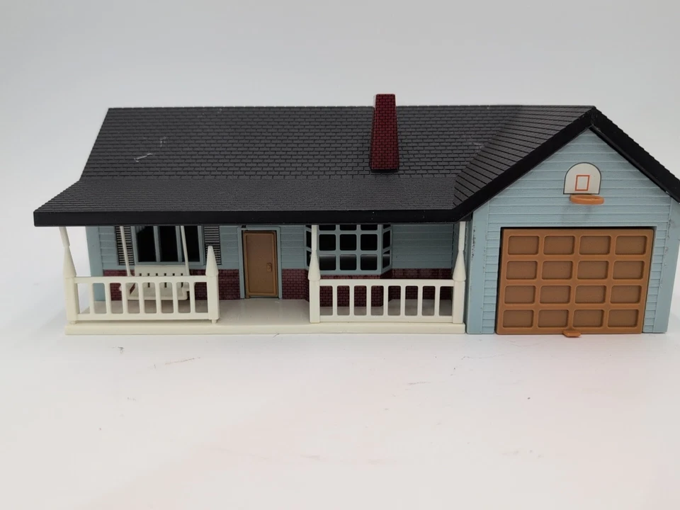 1/64 Ertl Farm Country Farm House Set Single Story  - Image 2 of 4