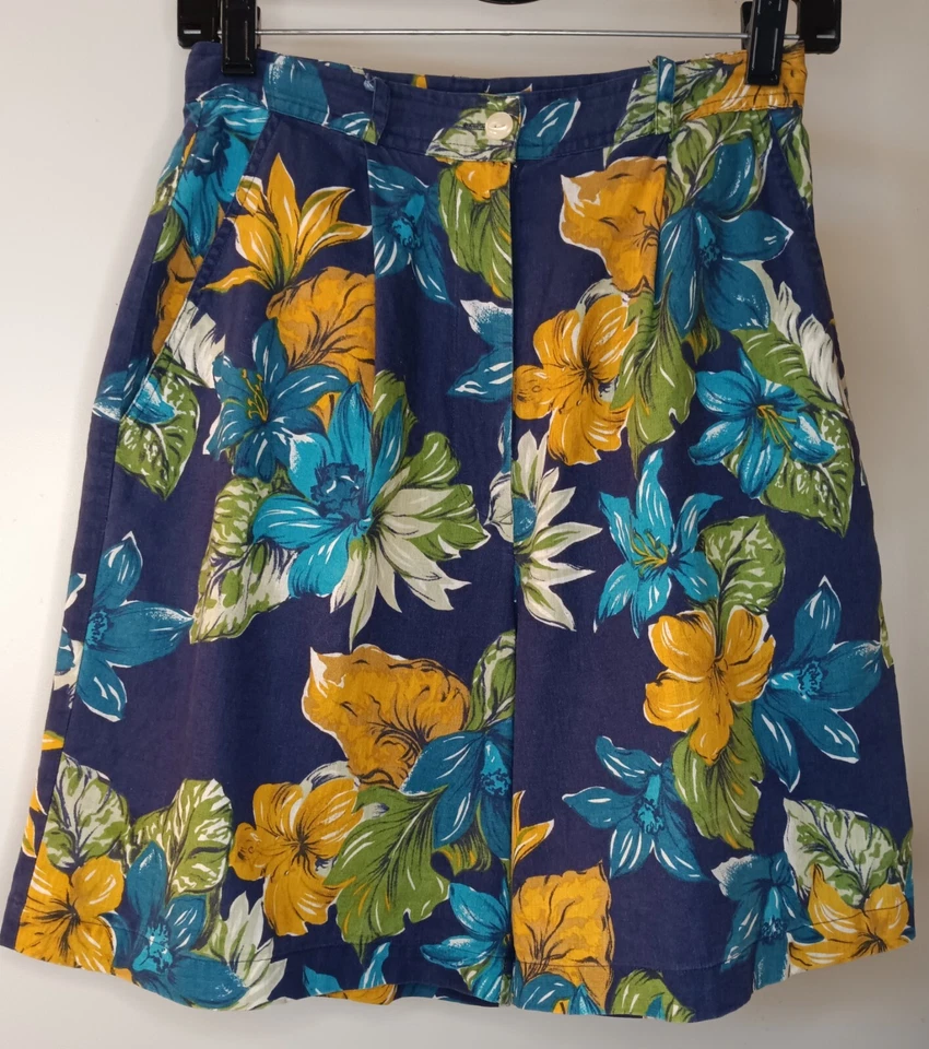 British Khaki Floral Bermuda Shorts Zipper Resort Casual Women Size 8 - Image 3 of 4