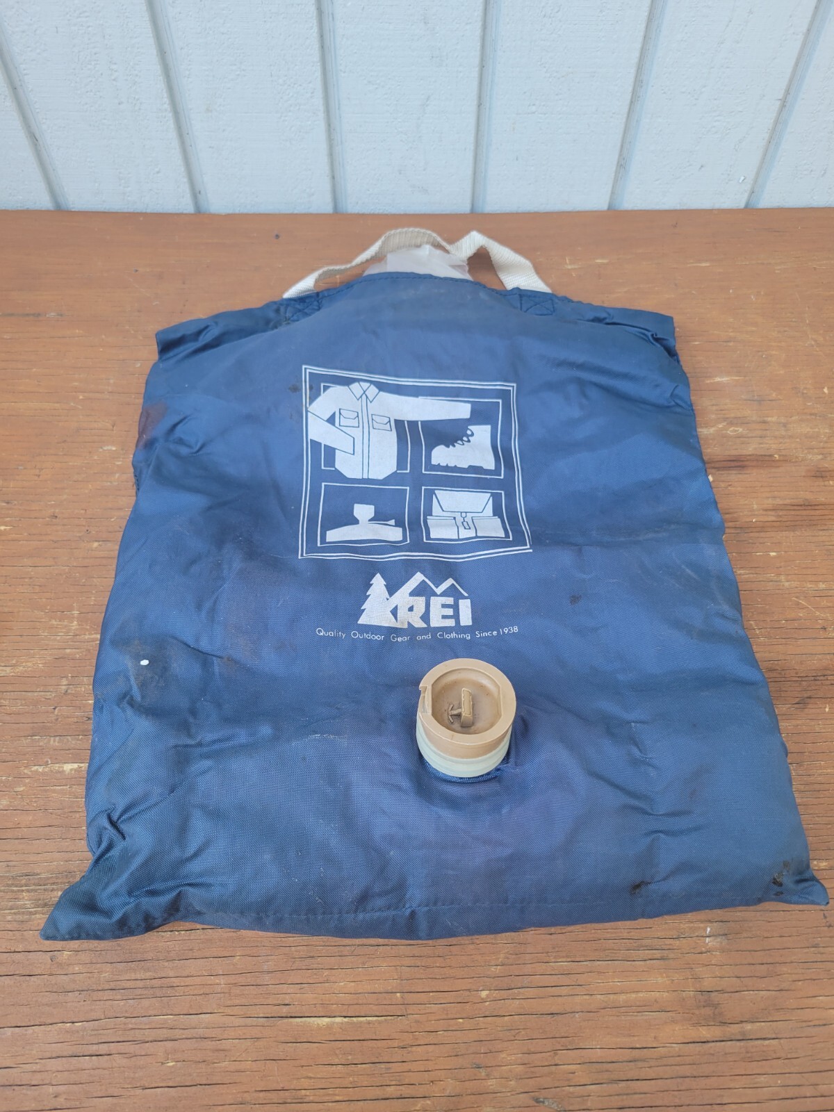 Vintage REI Gear Camping Shower 100% Solar Powered Blue Self-Inflating 2 Gallons