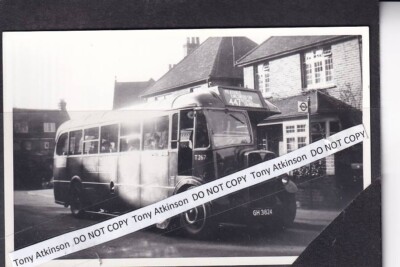 LONDON TRANSPORT - AEC REGAL T TYPE - GH3824 / T267 ROUTE 447 - PHOTO - B12055