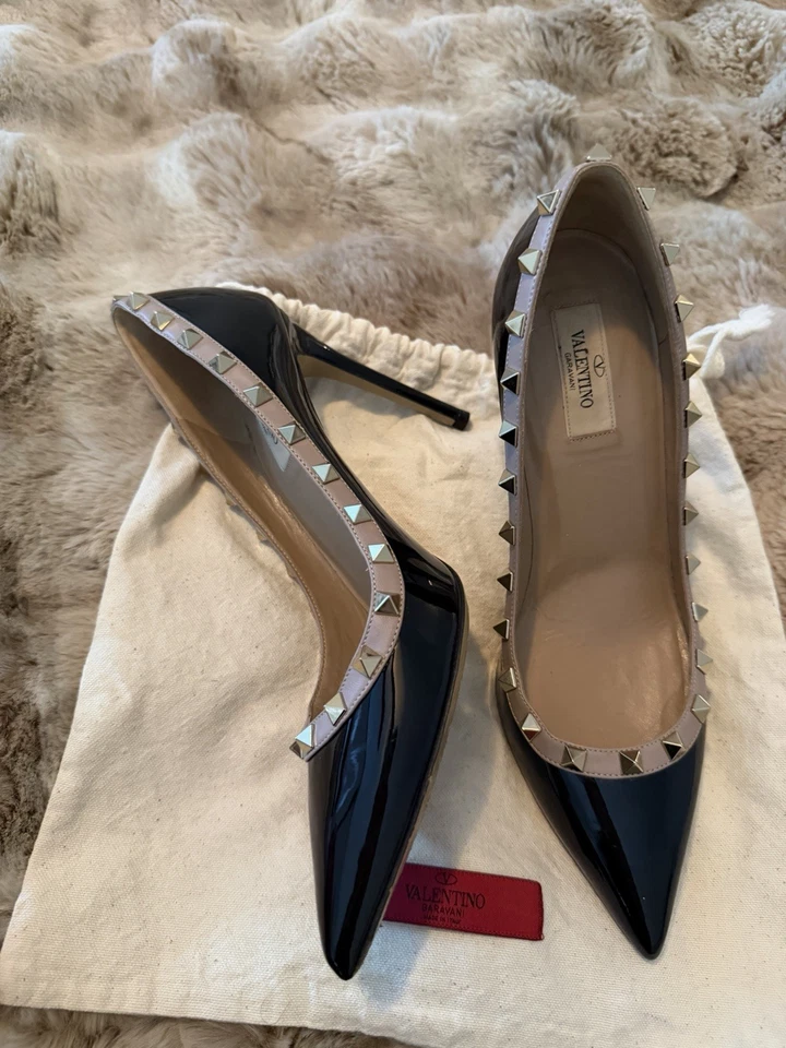 Zapatos de salón Valentino Garavani Rockstud Cage charol negro con tachuela talla 39,5 Foto 2 de 4