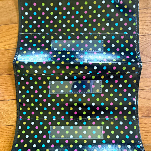 Teacher Created Resources Fold-Out Pocket Chart, Black Polka Dots