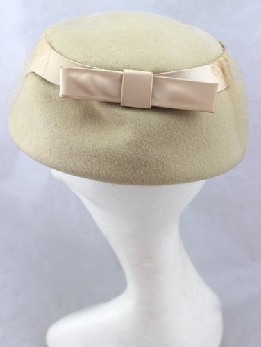 VINTAGE RITZ HENRY POLLACK Beige Mauve Bow Scallop Mesh Net Cloche Wool Hat - Picture 3 of 5