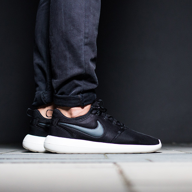 MENS NIKE ROSHE TWO SIZE 8.5 EUR 43 (844656 003) BLACK/SAIL MENS NIKE ROSHE TWO SIZE 8.5 EUR 43 (844656 003) BLACK/SAIL