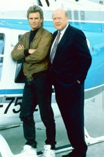 Richard Dean Anderson Dana Elcar By Helicopter In Macgyver 18x24 Poster
