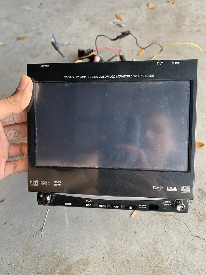 Panasonic CQ-VD7003U In-dash DVD receiver w 7" widescreen LCD monitor (4 parts) - Image 2 of 4