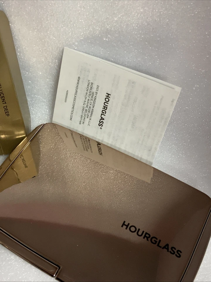 Hourglass Vanish Airbrush Pressed Powder - Full Size Translucent Deep - Image 4 of 4