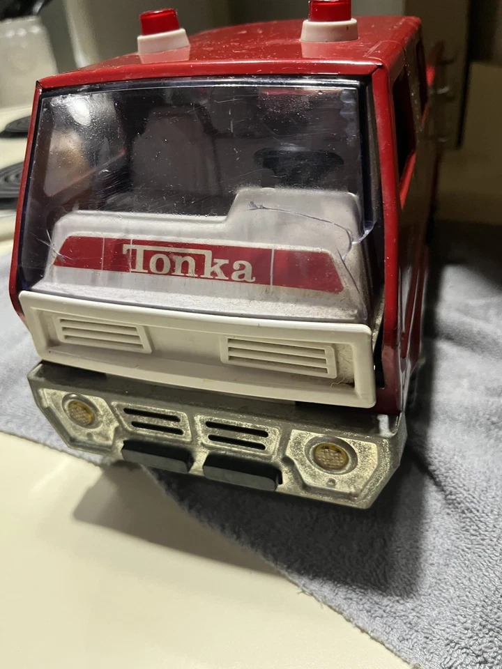 1970-73 TONKA Fire Truck - Vintage Red Pressed Steel Toy Ladder Snorkel Pumper - Image 3 of 4