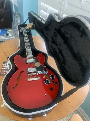 epiphone es-335 pro New Condition With New Gator GC335 Hard Shell Case