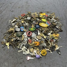 11LBS MISC KEYS  KEY CHAINS FOR ARTS AND CRAFTS, WELD ART, STEAMPUNK METAL WORK