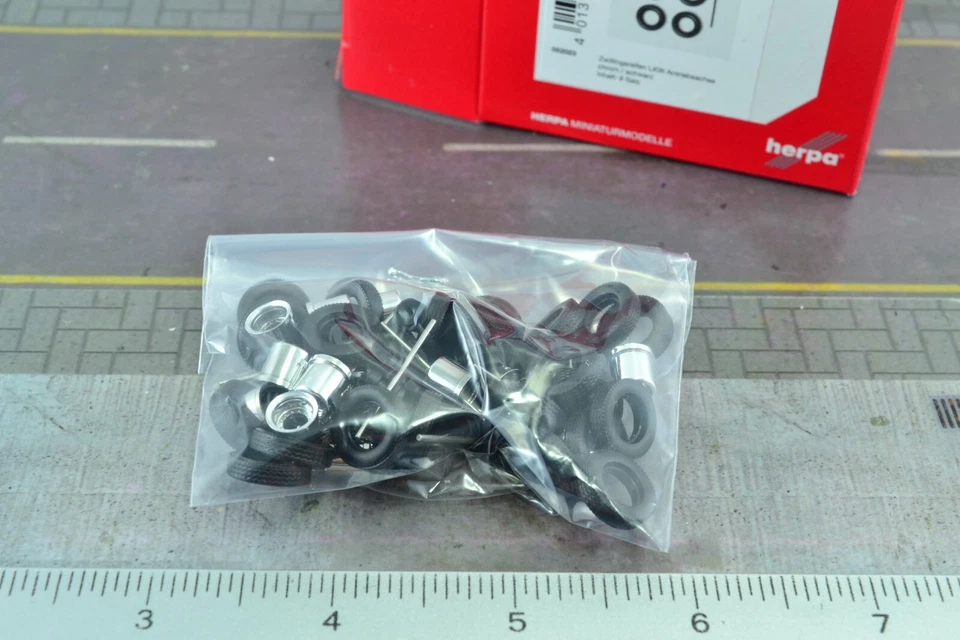 Herpa 052023 8X Cromado DOBLE Rueda con Juego de Eje Tractor Camión Remolques 1/87 HO Foto 4 de 4