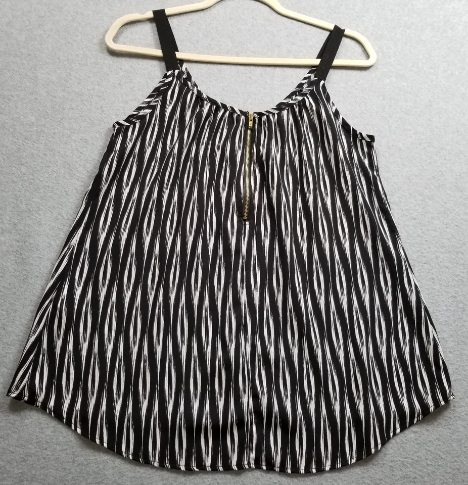 Camiseta sin mangas Collective Concepts para mujer pequeña negra blanca Ikat geométrica sin mangas Foto 3 de 4