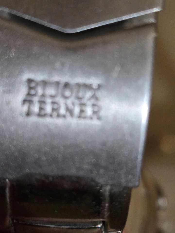 Reloj deportivo Bijoux Terner tono plateado cara negra Foto 2 de 4