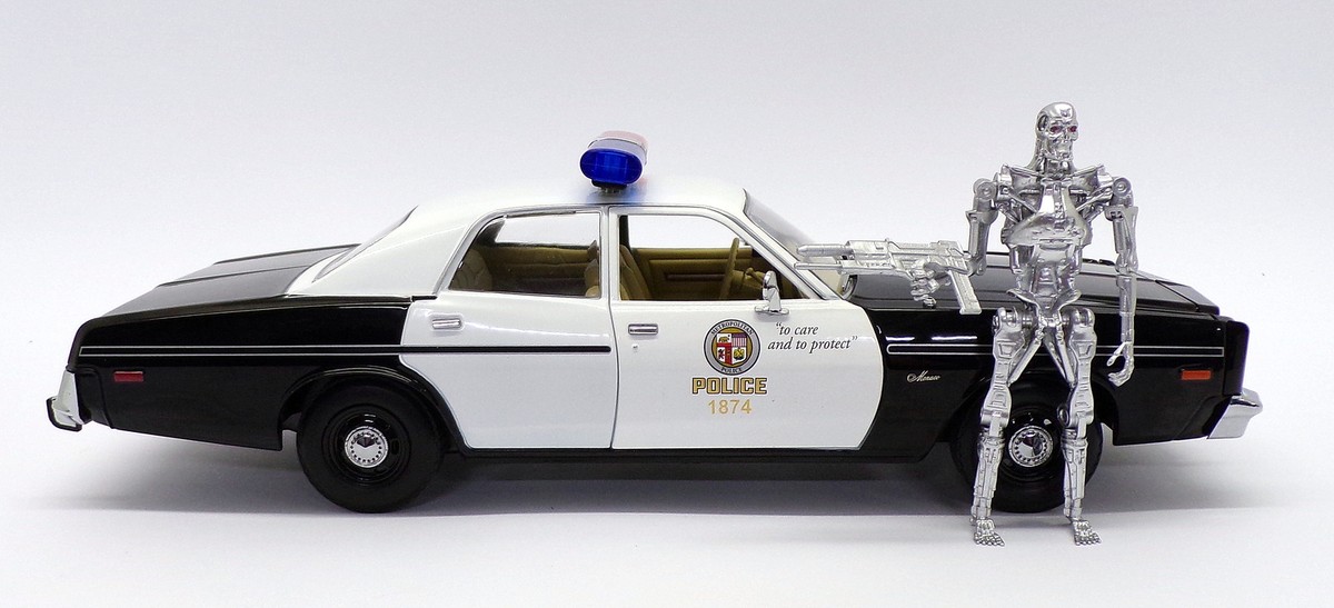 Greenlight 1/18 Scale 19042 - 1977 Dodge Monaco Police - The
