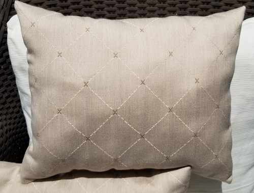 SUNBRELLA đź’•Premium Throw Pillows (Set of 2), 13"x 16", Indoor/Outdoor, NEW - Picture 5 of 8