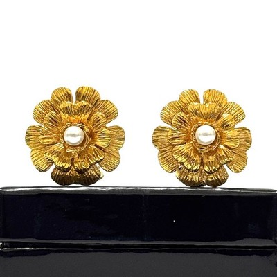 CHANEL 93A Camellia Flower Imitation Pearl Earrings Gold Clip-On Jewelry JAPAN