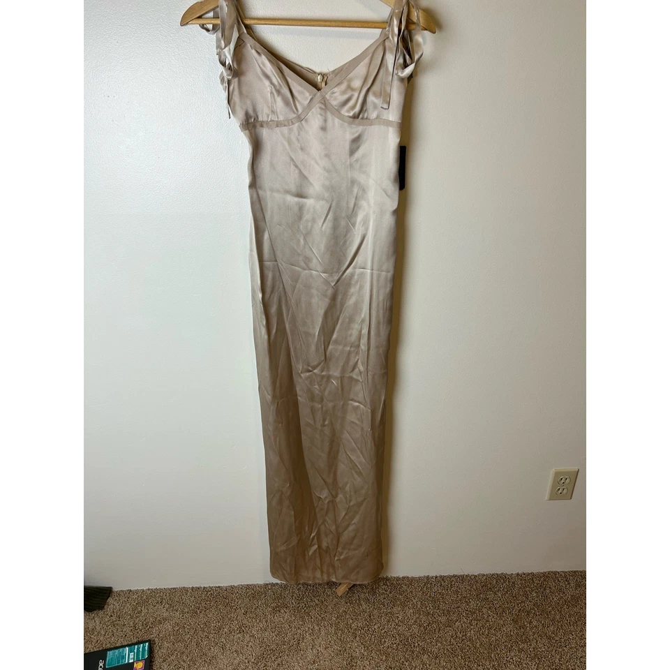 Nuevo con etiquetas Vestido de Seda Reformation Gretchen Champagne Talla 2 Foto 4 de 4