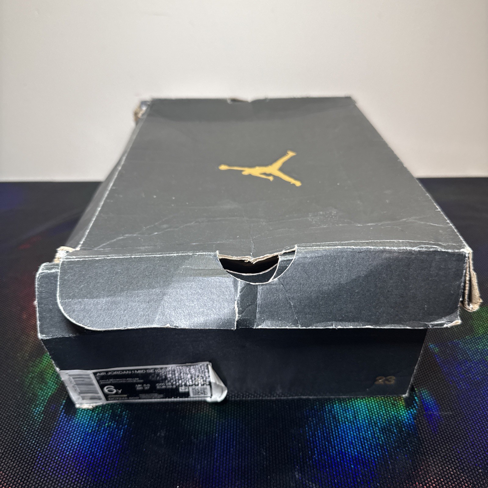 Air Jordan Retro 1 Mid SE 'Barcelona Red Size 6Y GS thumbnail 13