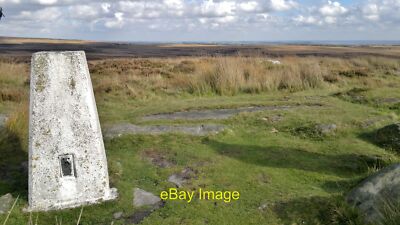 Foto 12x8 Trig Point über White Edge Curbar 2 c2014