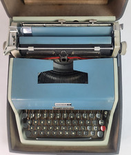 Vintage Underwood 21 Two Tone Blue Portable Typewriter w/ Case thumbnail