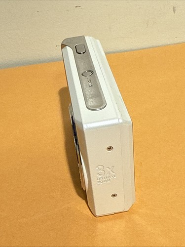 Sanyo VPC-S1070 Digital Camera 10 Mega Pixels 3x Optical Zoom TESTED & WORKING - Picture 3 of 10