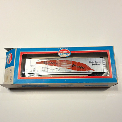 Model Power HO Scale Western Pacific Box Car Silver/Red/Black Plastic MPN 28002