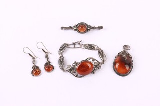 Silver/Amber Ornate Jewelry Set Brooch Pendant Earrings Bracelet x4 26.35