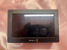 Blackmagic Video Assist 5” 6G-SDI Monitor +PSU+4 Batteries+Charger+SDI Adapters