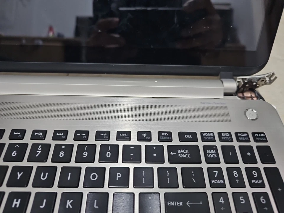 Toshiba Satellite S55 Laptop: Intel Core i7-4700MQ, 16GB RAM, 240GB SSD, FAULTY - Image 4 of 4