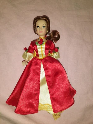 POUPEE DISNEY EN PORCELAINE BELLE EN ROBE DE NOEL DANS LA BELLE ET LA BETE 16 CM - Photo 1/4