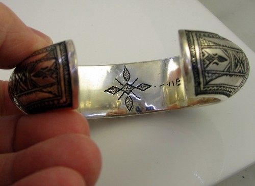 Estate Vintage Ornate Sterling Silver Hard Wood Wide Cuff 66.9 Gram Bracelet - Picture 5 of 8