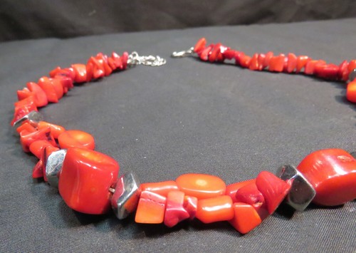 Vintage 18" Red Bakelite Bead Necklace w/Silver-Tone Bead Accent - Picture 8 of 12
