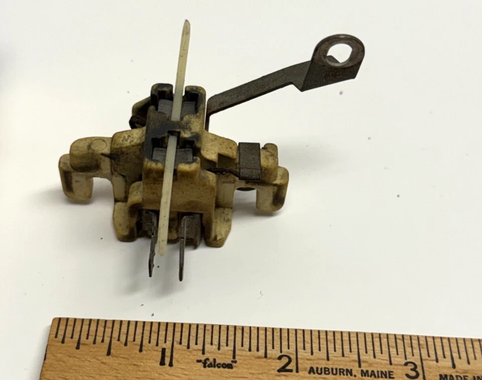 SOPORTE CEPILLO ALTERNADOR DELCO REMY D722 1964682 NOS 64-70 DE COLECCIÓN Foto 4 de 4