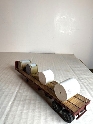 Loan Star #LS??   Trailmobile 40' Flat Trailer w/4 Large Paper Rolls Load  1:87