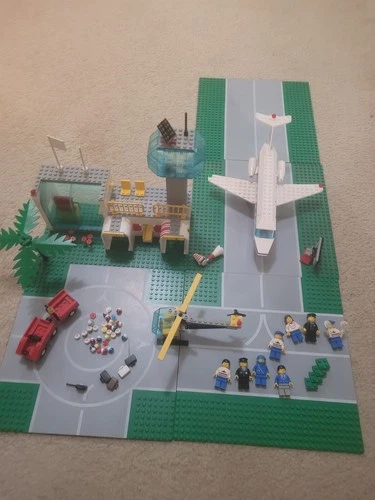 New ListingLego 6396 - City International Jetport Airport - Almost COMPLETE W/ Minifigures