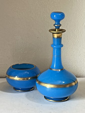 ANCIENNE CARAFE OPALINE VERRE BLEU et son sucrier REHAUT "OR"