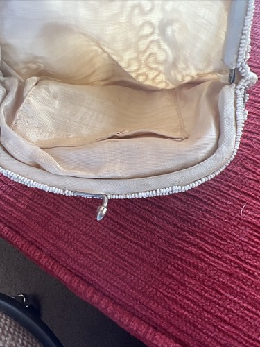 VINTAGE BEADED COIN PURSE, HAND MADE IN BELGIUM. METAL CLOSURE - Picture 5 of 6