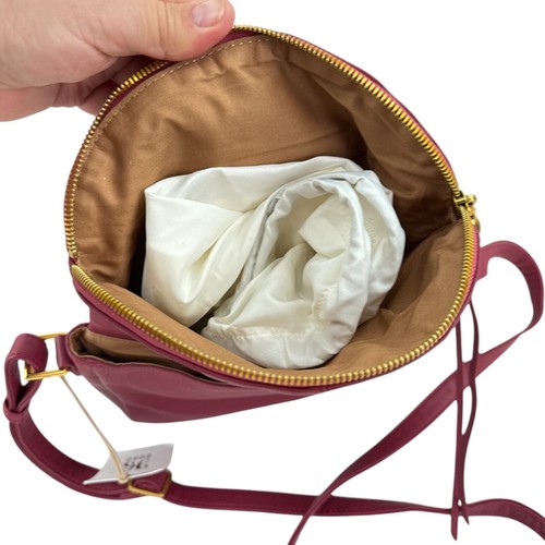Hobo Fern Messenger Bag Red Pear Leather Crossbody Purse 10x8" New Everyday - Picture 5 of 8