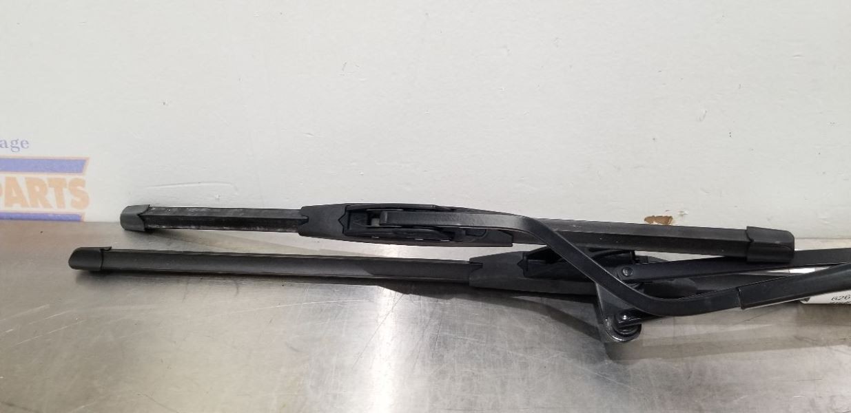 09 MASERATI GRANTURISMO WINDSHIELD WIPER ARM SET PAIR