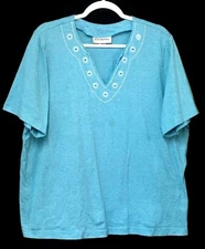 C.D. Daniels 1X top blue v neck embroidered stretch short sleeve
