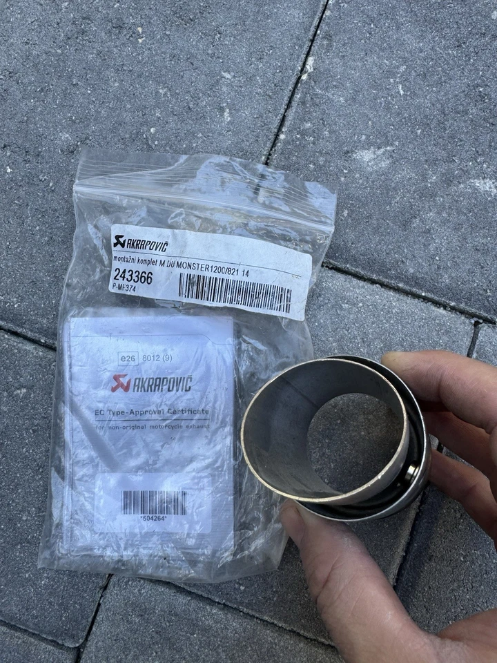 Silenciador de tubo de escape Ducati Monster 1200/821 Akrapovic DB Killer Foto 2 de 3