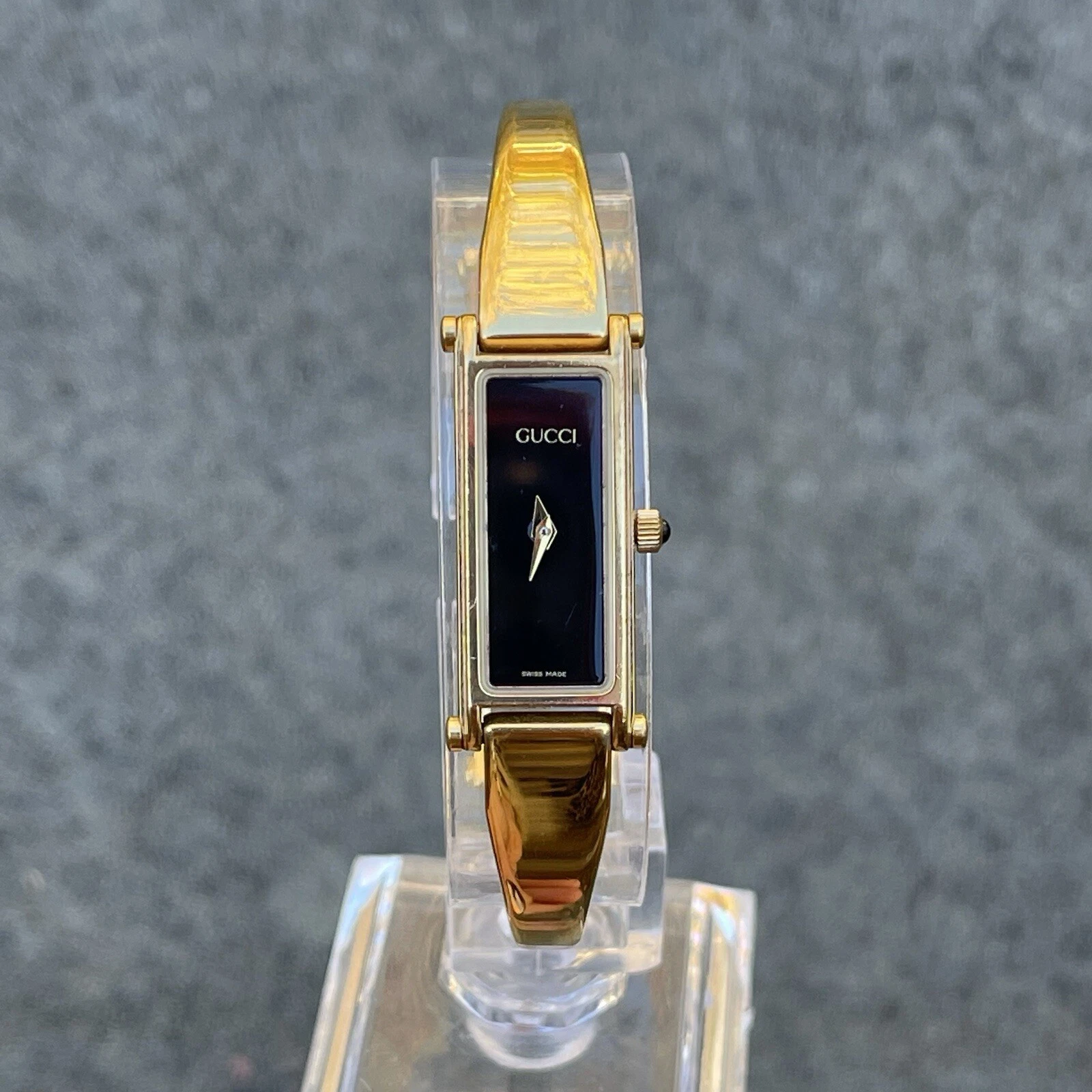 Montre GUCCI 1500 cadran doré noir bracelet femme occasion fonctionne