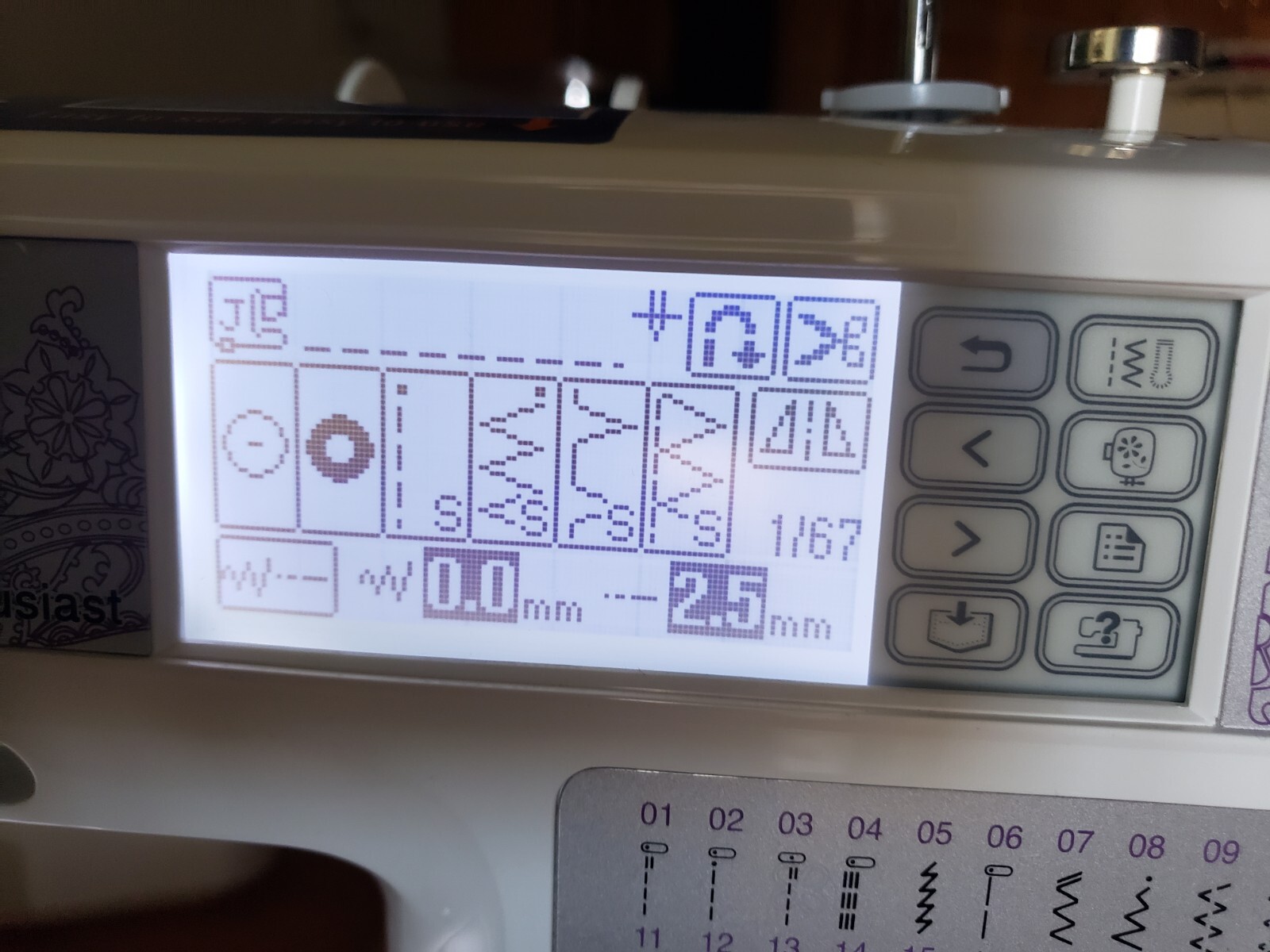 Brother SE400 Embroidery & Sewing Machine Tested W/ Pedal & Attachment