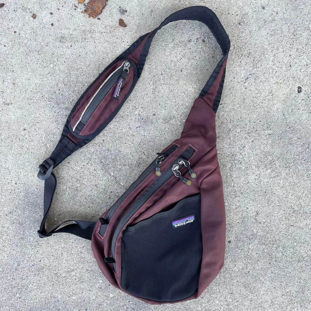 patagonia men s ATOM one shoulder sling bag wine red x black
