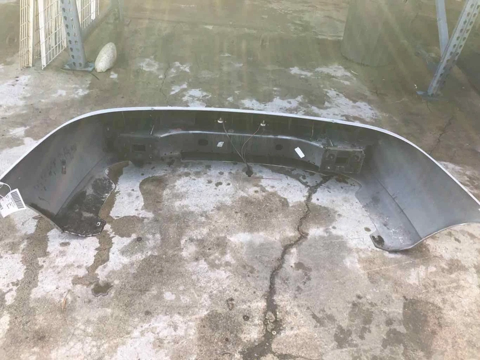 1997 FORD ESCORT задний бампер крышка панели в сборе краска код T5 серебристый металлик - Изображение 4 из 4