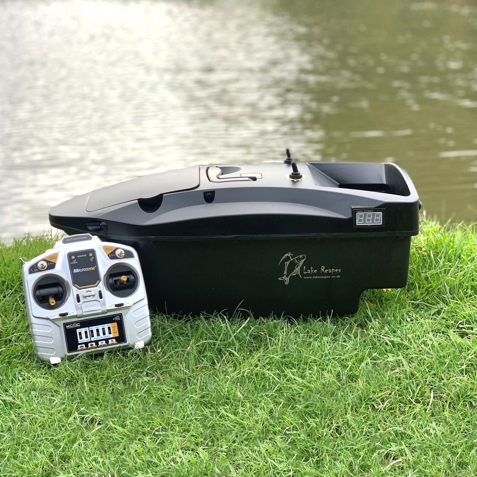 CARP FISHING BAIT BOAT LAKE REAPER WITH DEEPER PRO+ CHIRP COMPATIBLE RADIO SET